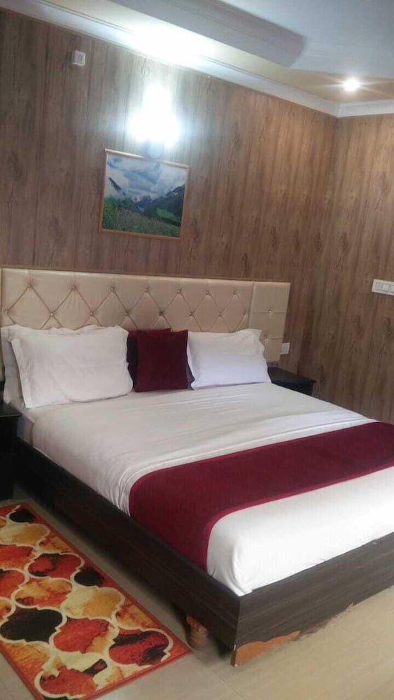 hotel leisure palace by wb inn