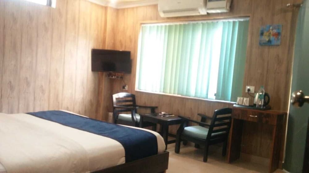 hotel leisure palace by wb inn