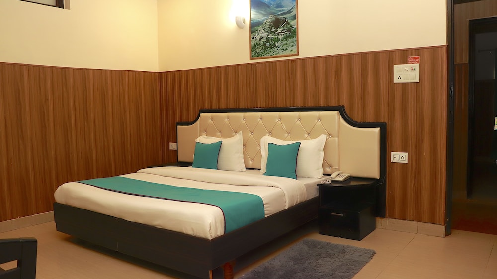 hotel leisure palace by wb inn