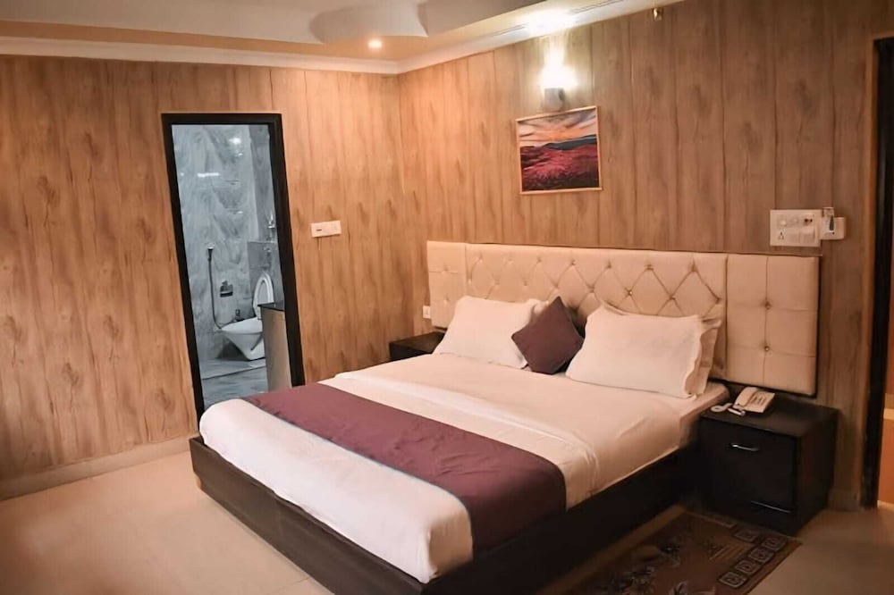 hotel leisure palace by wb inn