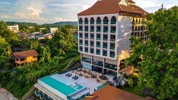 chiangkhong teak garden riverfront onsen hotel