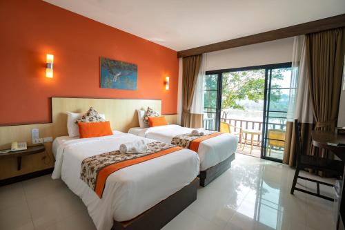 chiangkhong teak garden riverfront onsen hotel