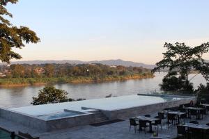 chiangkhong teak garden riverfront onsen hotel