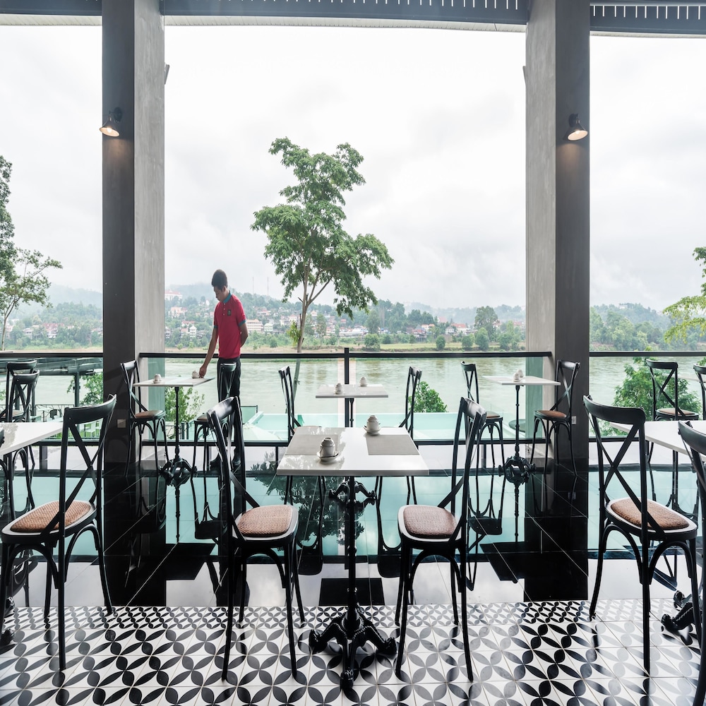 chiangkhong teak garden riverfront onsen hotel
