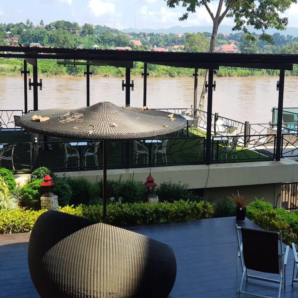 chiangkhong teak garden riverfront onsen hotel