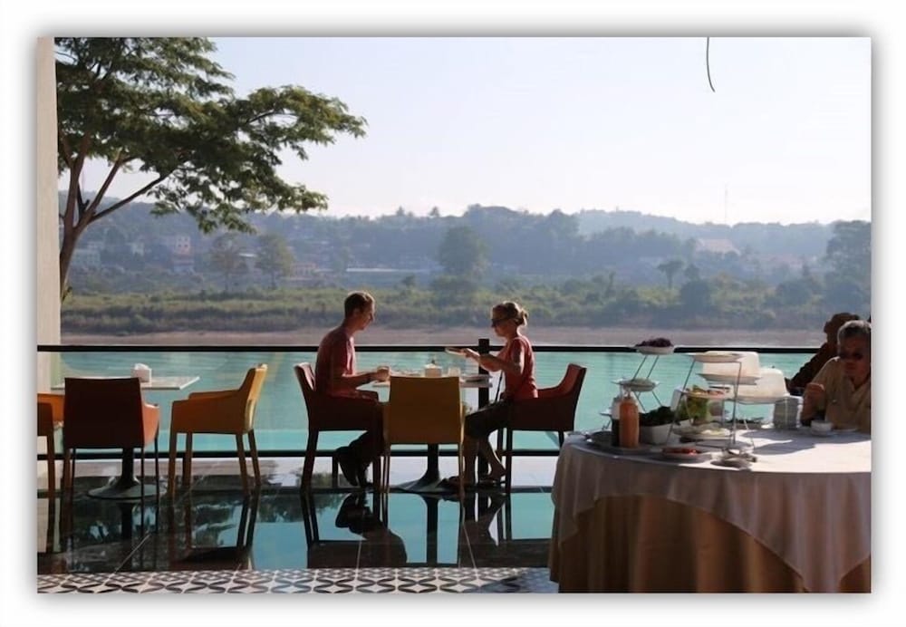 chiangkhong teak garden riverfront onsen hotel
