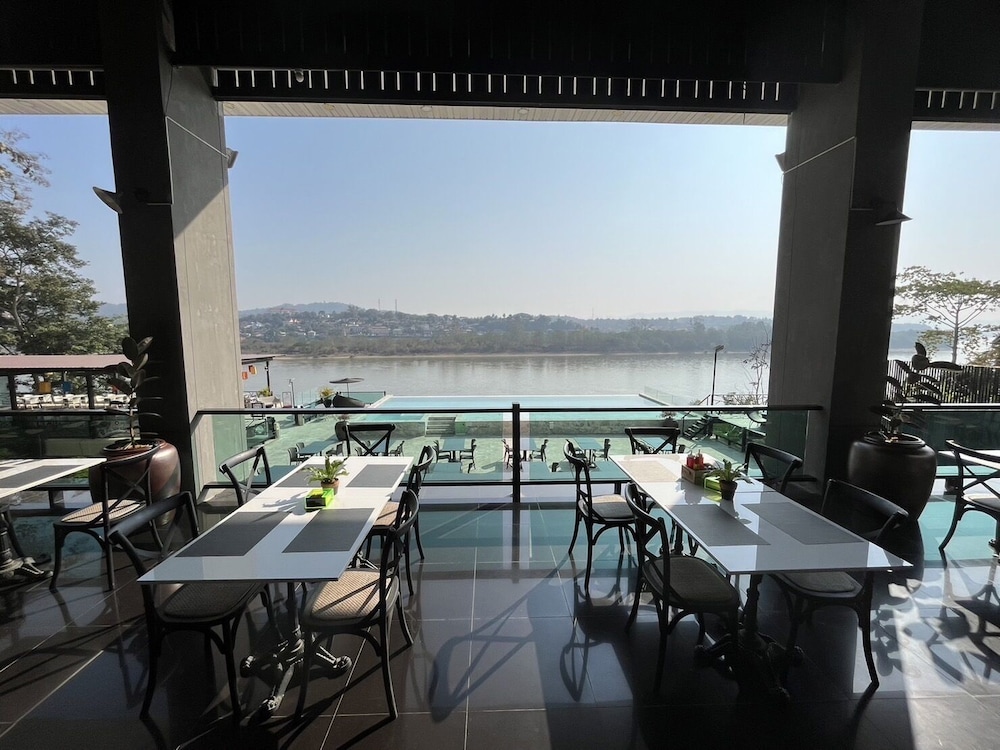 chiangkhong teak garden riverfront onsen hotel