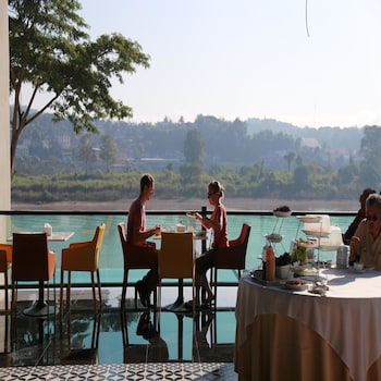 chiangkhong teak garden riverfront onsen hotel