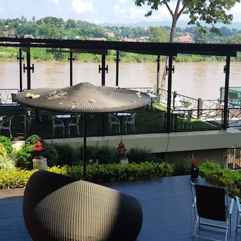 chiangkhong teak garden riverfront onsen hotel