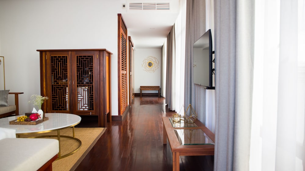 amanjaya pancam suites hotel