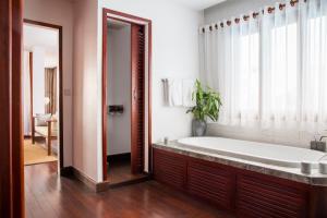 amanjaya pancam suites hotel