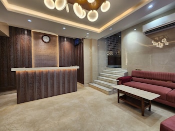 hotel pushpak international