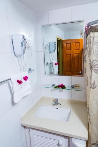 Crown Point Beach Hotel,,3 star
