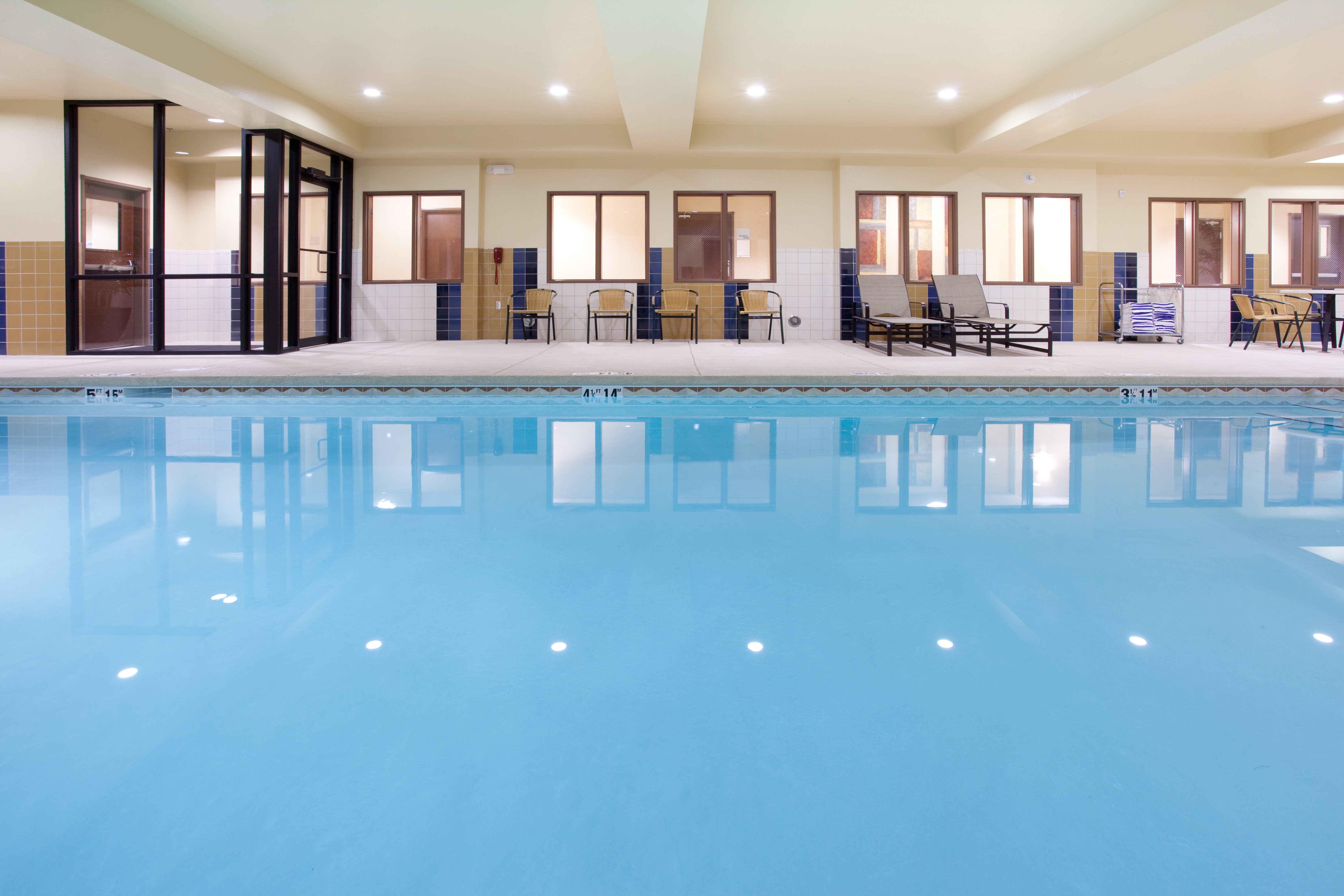 holiday inn express hotel and suites lamar by ihg