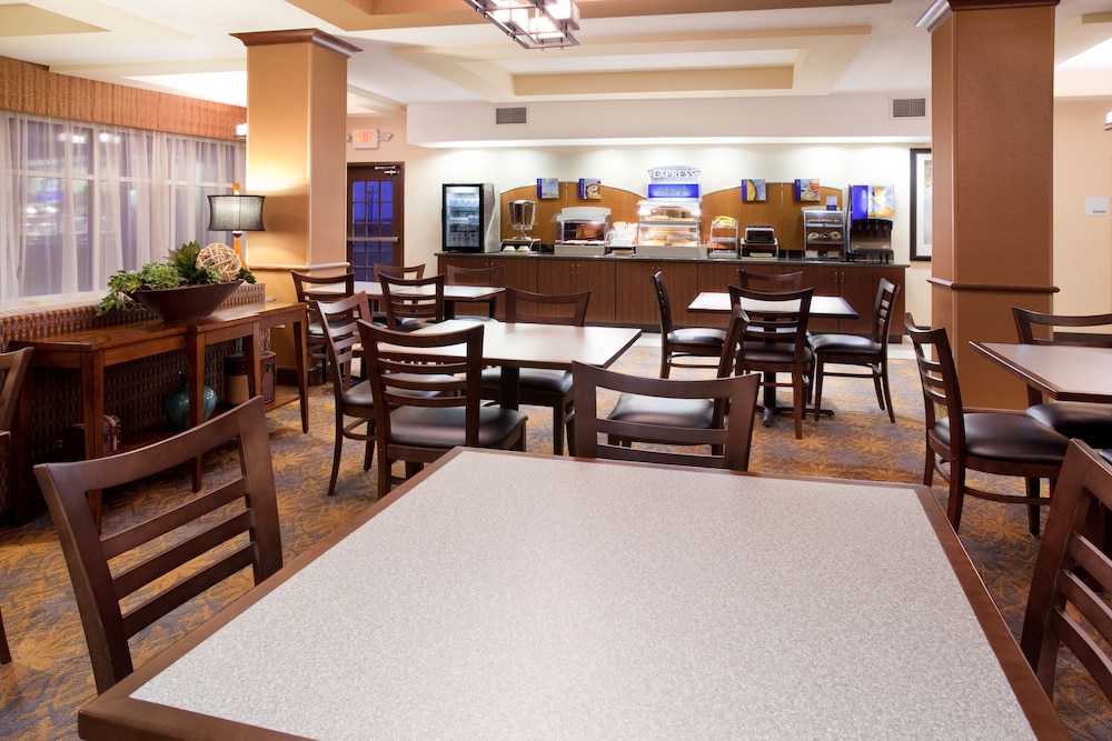 holiday inn express hotel and suites lamar by ihg