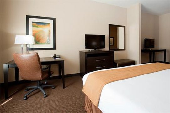 holiday inn express hotel and suites lamar by ihg