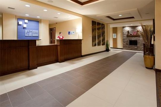 holiday inn express hotel and suites lamar by ihg