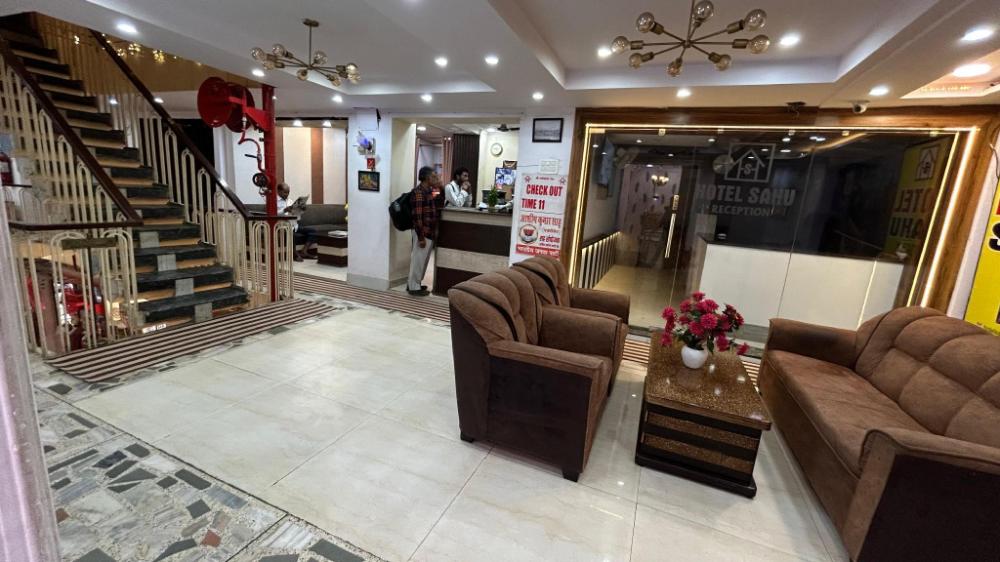 hotel sahu near kashi vishwanath temple gate