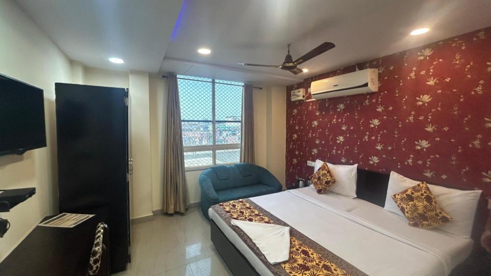 hotel sahu near kashi vishwanath temple gate