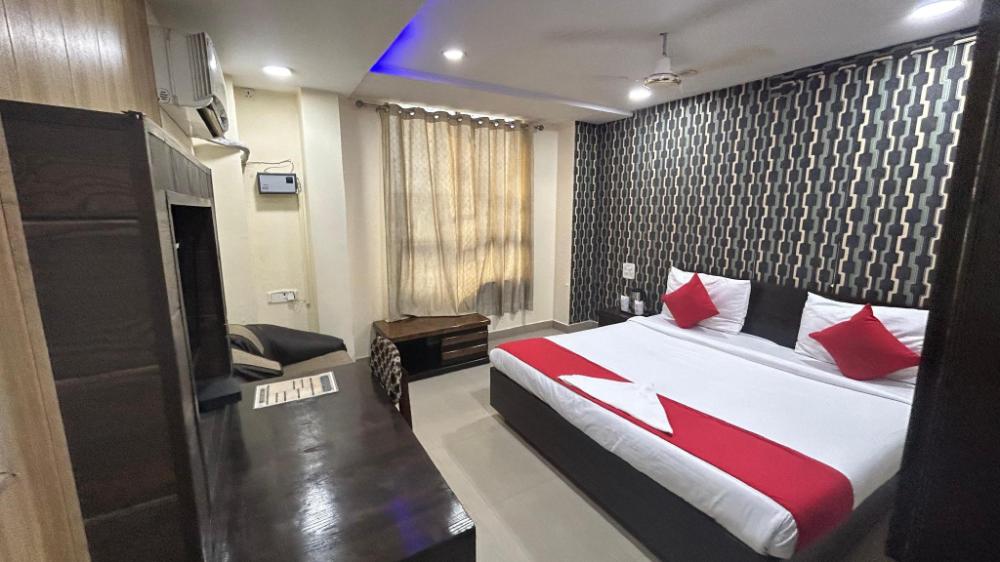 hotel sahu near kashi vishwanath temple gate