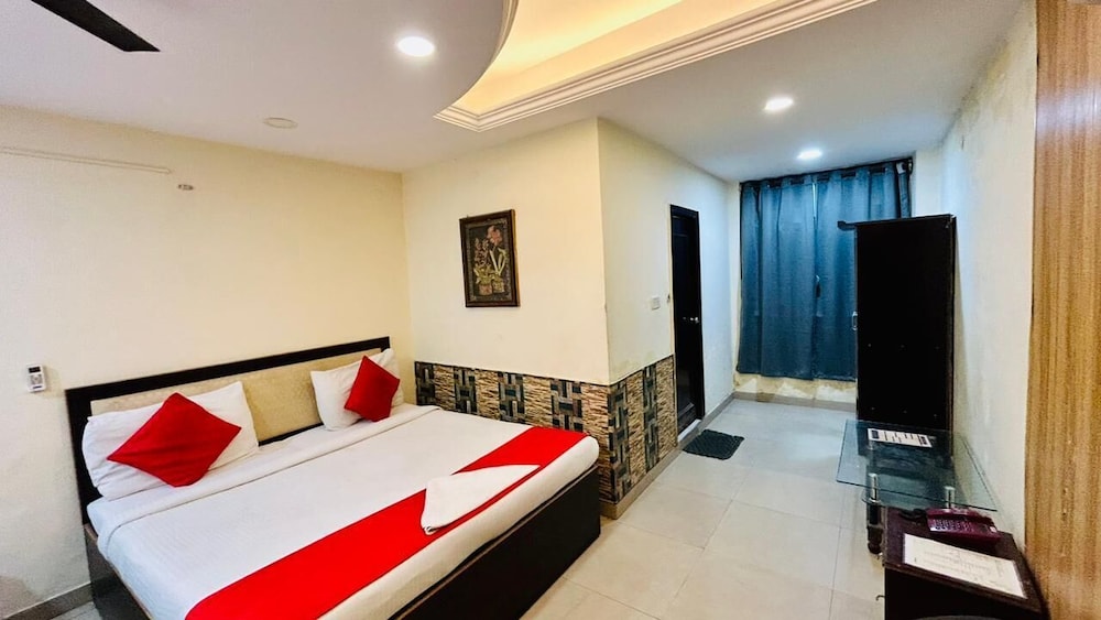 hotel sahu near kashi vishwanath temple gate