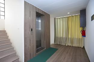 hotel sahu near kashi vishwanath temple gate