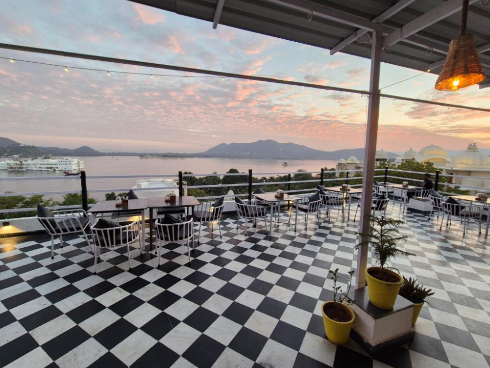 hotel lake star bistro