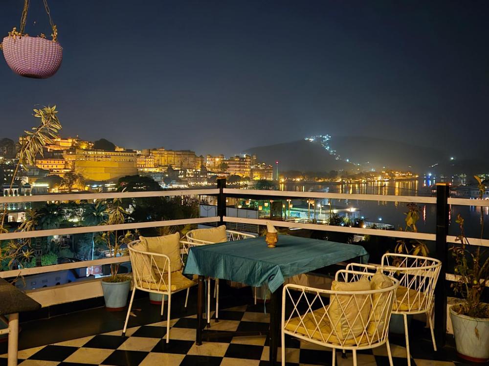 hotel lake star bistro