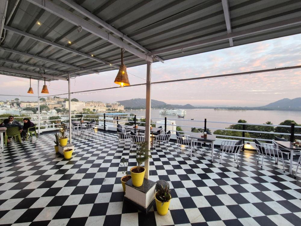 hotel lake star bistro