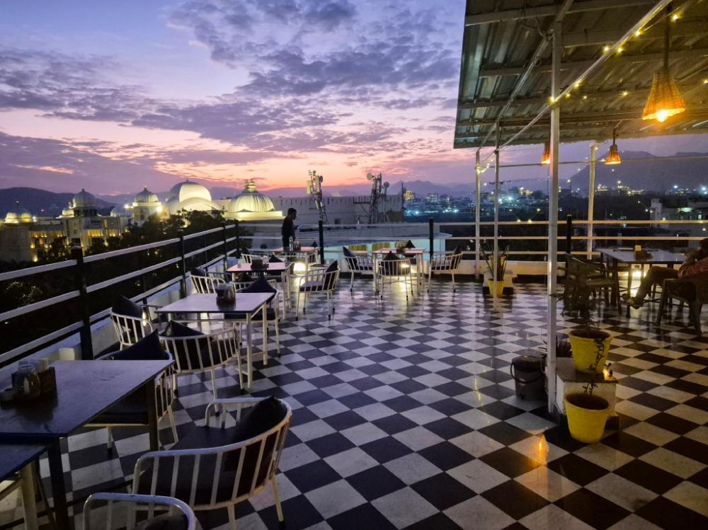 hotel lake star bistro