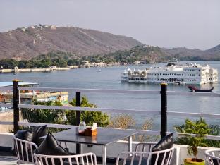 hotel lake star bistro