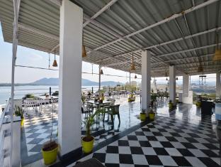 hotel lake star bistro