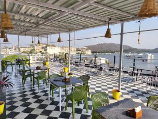 hotel lake star bistro