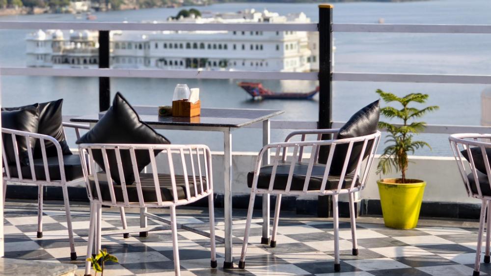 hotel lake star bistro