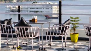 hotel lake star bistro