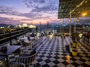 hotel lake star bistro