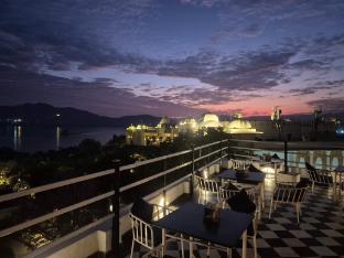 hotel lake star bistro