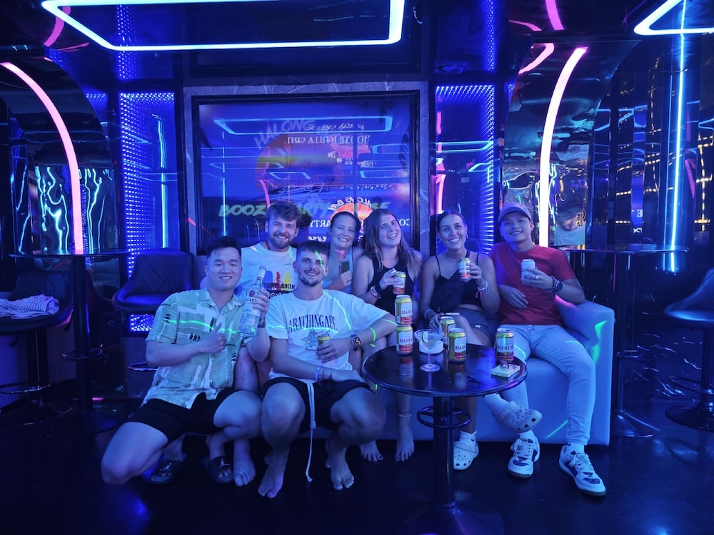 booze party cruise