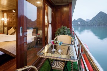 booze party cruise