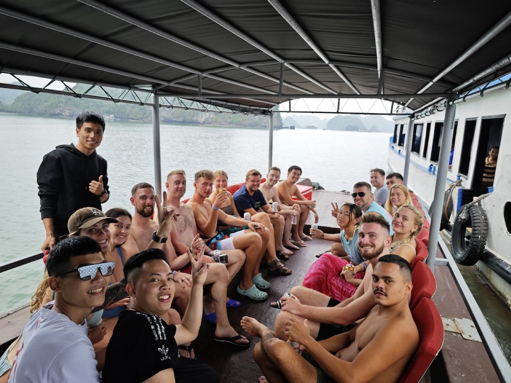 booze party cruise