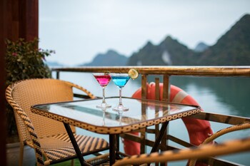 booze party cruise