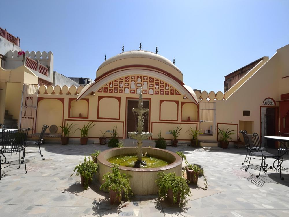 rawla mrignayani palace