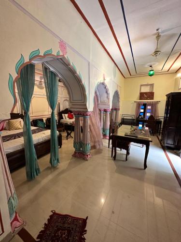 rawla mrignayani palace