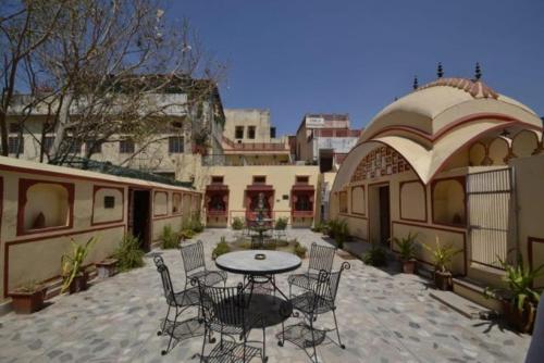 rawla mrignayani palace