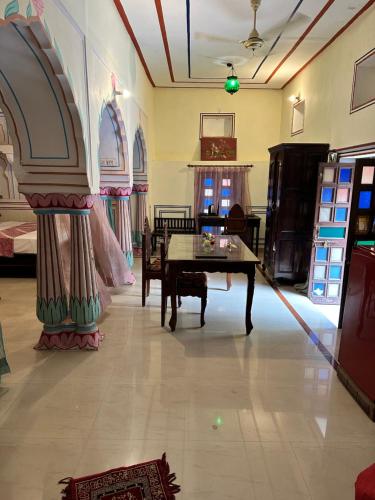 rawla mrignayani palace