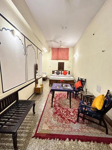 rawla mrignayani palace