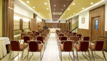 Hotel Siddharth Palace,Jhalana Doongri>>Jaipur,3 star