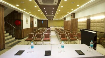 Hotel Siddharth Palace,Jhalana Doongri>>Jaipur,3 star
