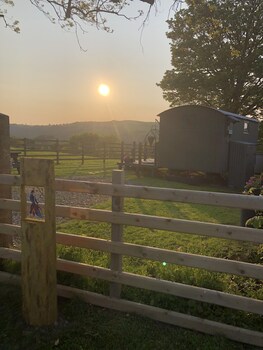 the peacock shepherds hut at hafoty boeth
