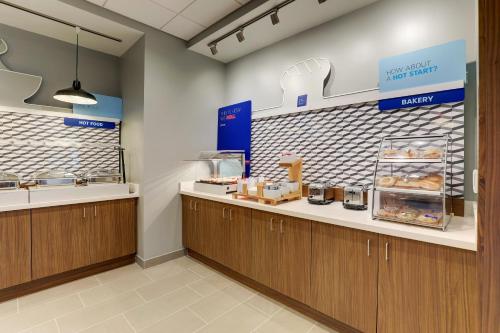 holiday inn express holly springs raleigh area an ihg hotel